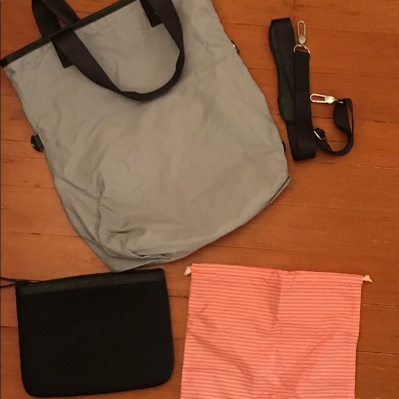 lululemon athletica Handbags - Lululemon Rejuvenate Tote in EUC